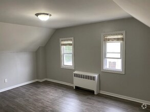 Building Photo - 610 Roosevelt Ave