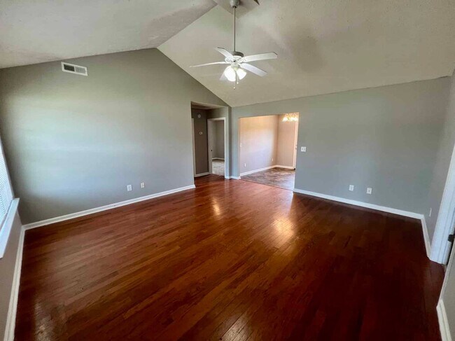 Foto del edificio - 3 Bed 2 Bath Brick Ranch *Fenced Backyard* in Christiana
