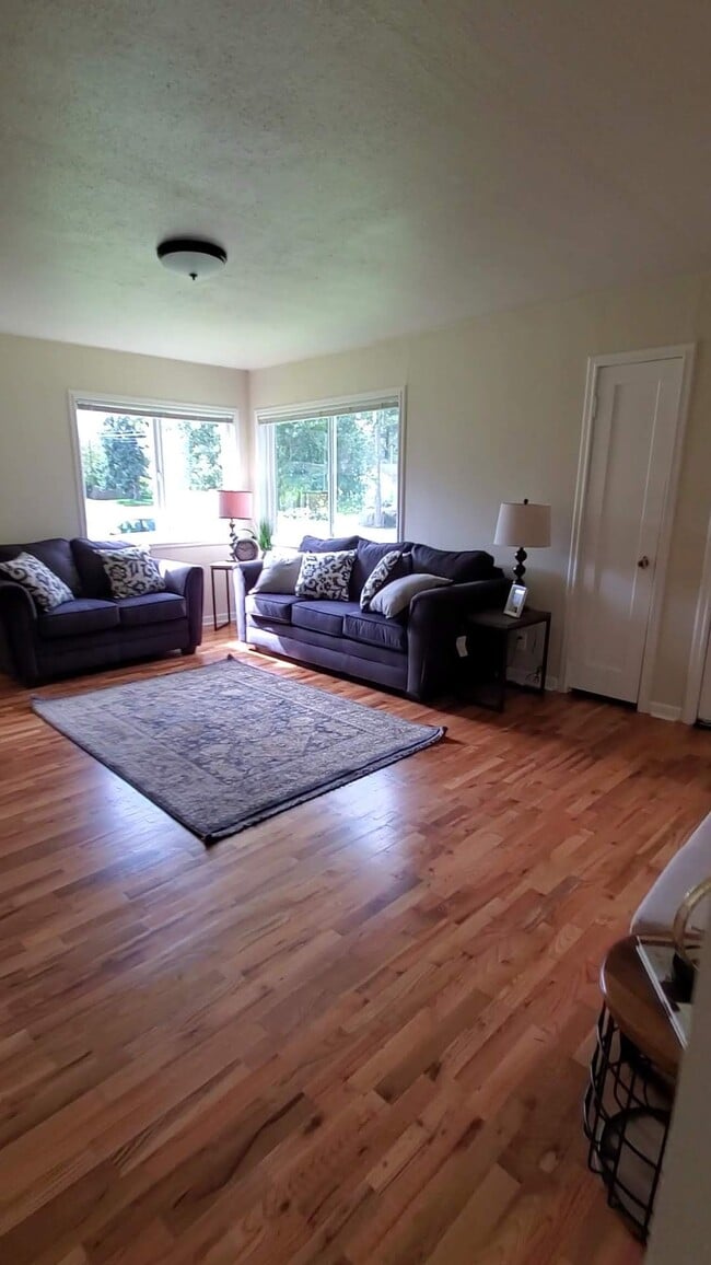 Building Photo - 908 NE 114th Ave