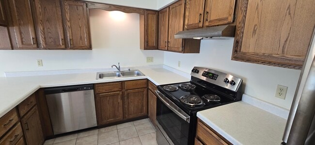 Building Photo - 842 Hemlock Dr