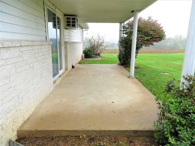 Foto del edificio - 236 Deep Run Rd