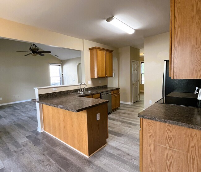 Foto del edificio - 410 Queensbury Ln