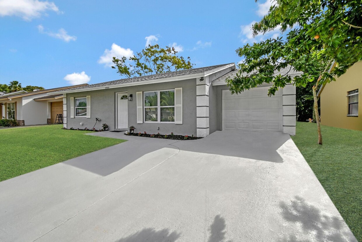 Primary Photo - 4 br, 2 bath House - 5919 Ithaca Cir W