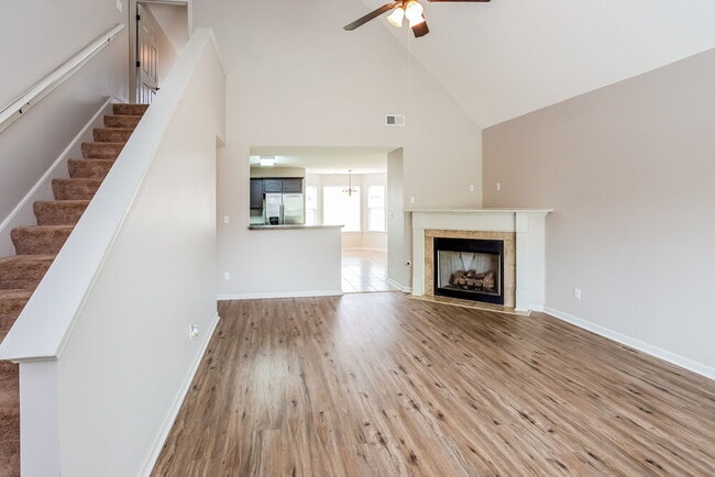 Building Photo - 7911 Ridgedale Dr