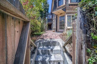 Building Photo - 1723 Carleton St