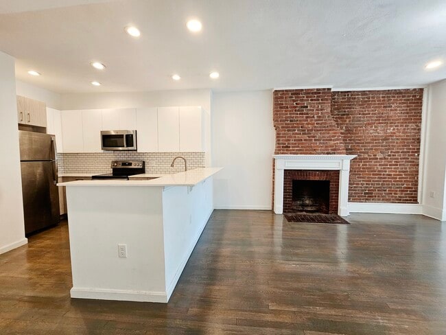 Building Photo - 1402 Beacon St