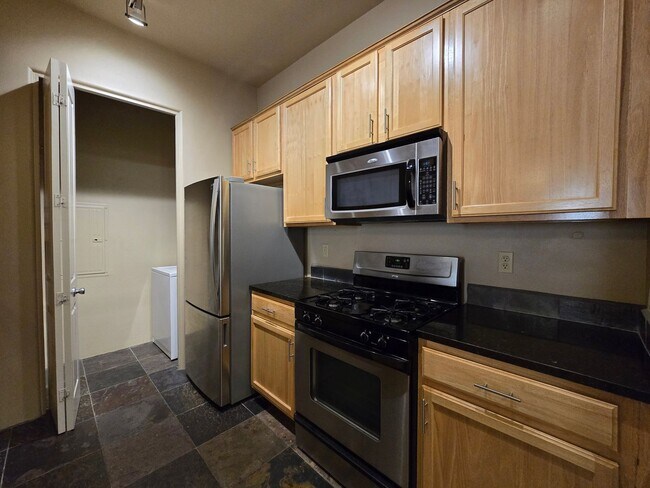 Building Photo - 1405 Vegas Verdes Dr