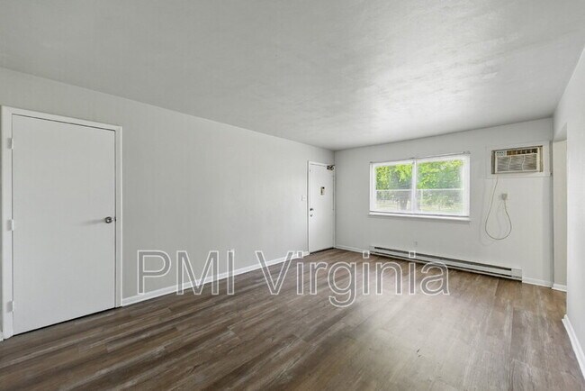 Foto del edificio - 2421 Courtney Ave