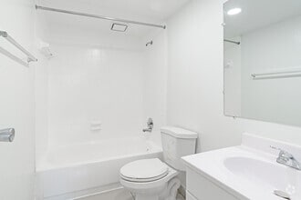 2BR, 1BA - 1,190SF - Windward Vista