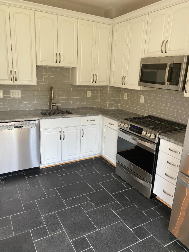 Building Photo - 20447 Chesapeake Sq