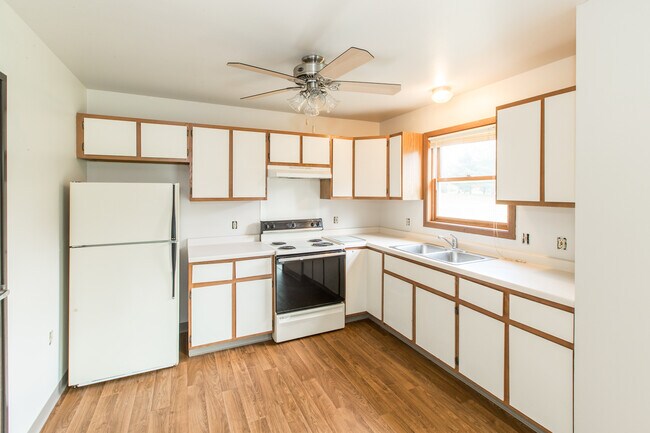 Foto del edificio - Hickory Drive & Pinecrest Community