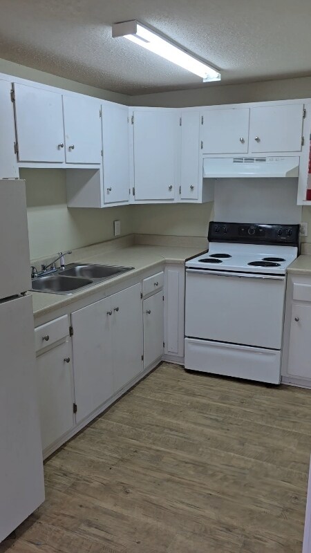 Building Photo - 614 Fairview Ave