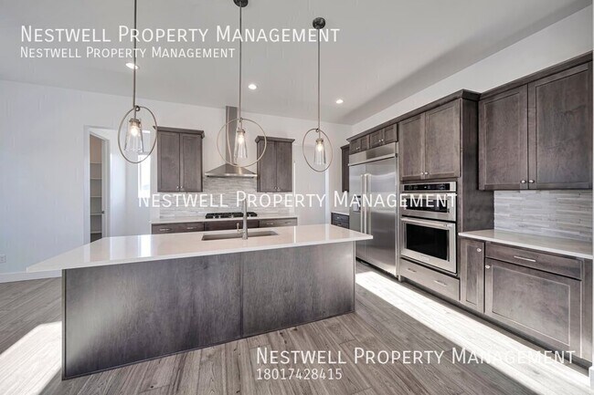 Foto del edificio - $500 OFF 1ST MONTH'S RENT - Gorgeous 4-bed...