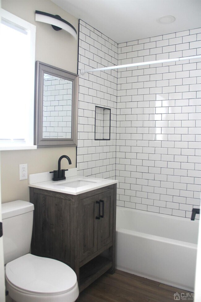 165 Emerson St Unit 1, Carteret, NJ 07008 Room for Rent in Carteret