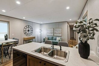 Building Photo - 19 Sundale Trailer Ct