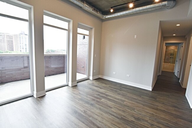 Building Photo - 3033 N Broadway St
