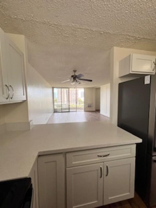 Building Photo - 1018 Lunalilo St