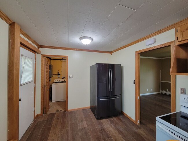 Kitchen - Toward Utility Room - 3711 Oakland Rd NE