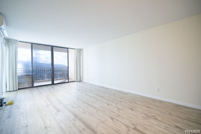 Foto del edificio - 2 BED 2 BATH 2 PARKING IN SALT LAKE