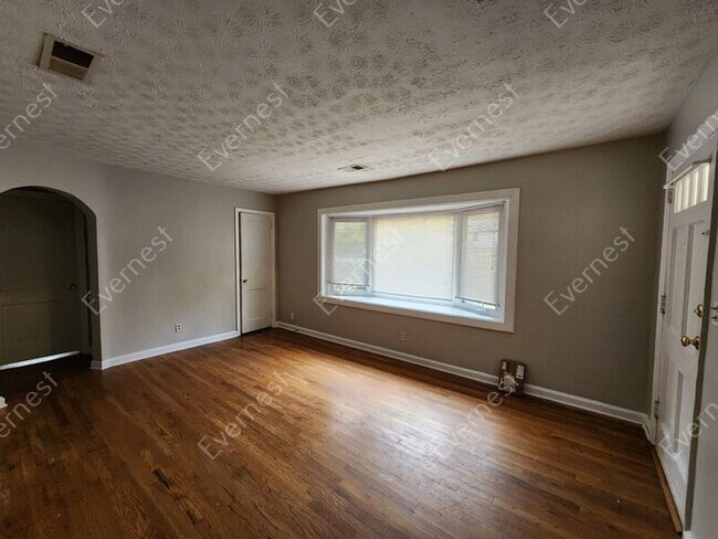 Building Photo - 668 Scott Cir