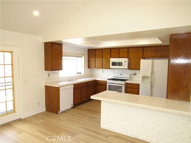 Foto del edificio - 1099 W Ontario Ave