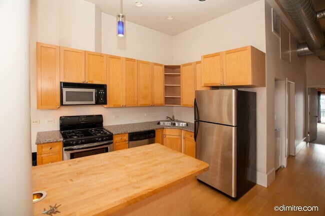 Foto del edificio - 1547 N Milwaukee Ave