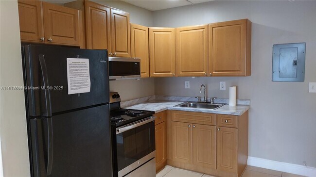 Foto del edificio - 715 NE 2nd Ave