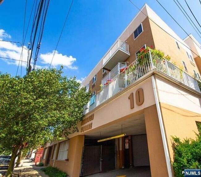 Foto del edificio - 10 Palisade Ave