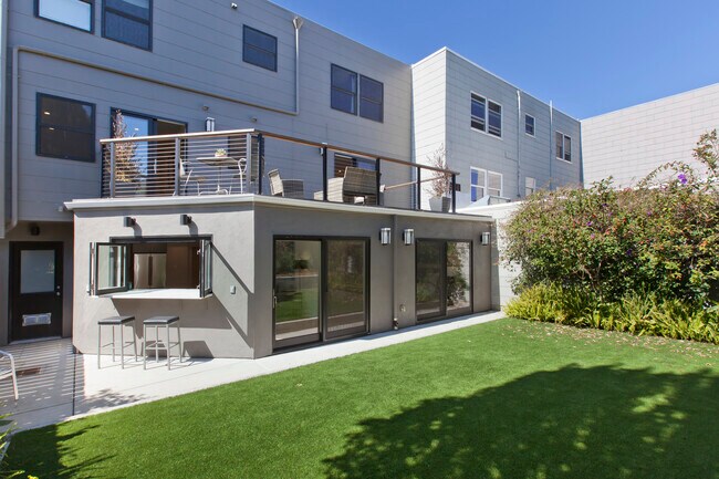 Building Photo - 16 Iris Ave