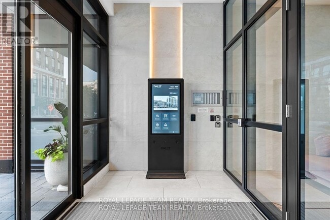 Building Photo - 560 Rideau St