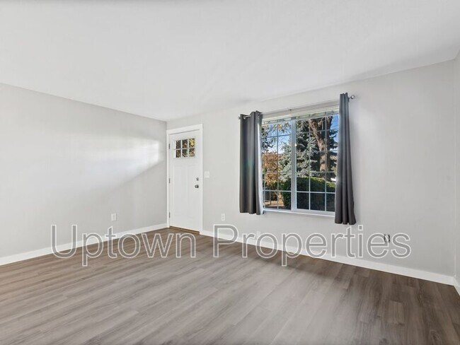 Building Photo - 6826 N Richmond Ave