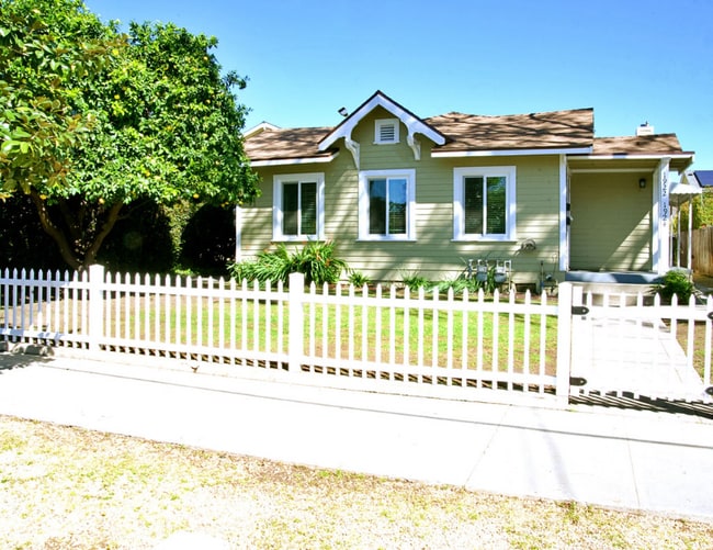 Building Photo - 1922 Castillo St