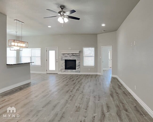 Building Photo - 375 E 9th St