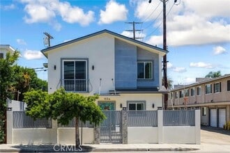 Building Photo - 1556 S Bundy Dr