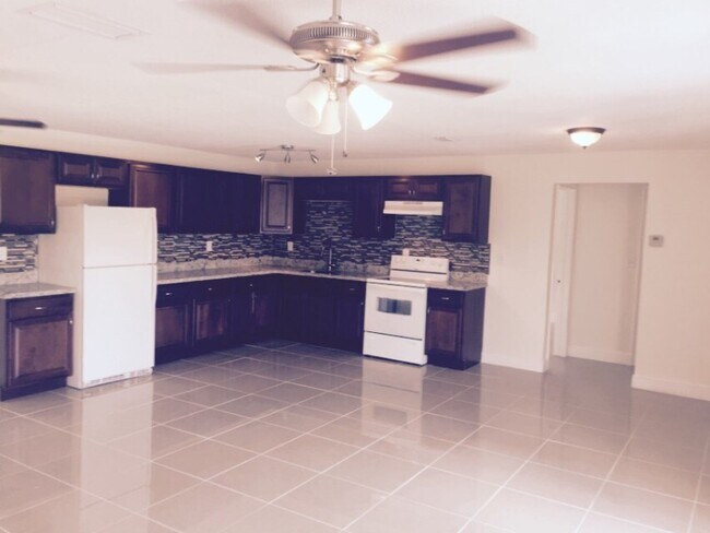 Foto del edificio - 6621 NW 30th St