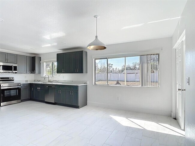 Foto del edificio - 4487 Pocatella Ave