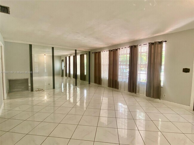 Foto del edificio - 4801 Washington St