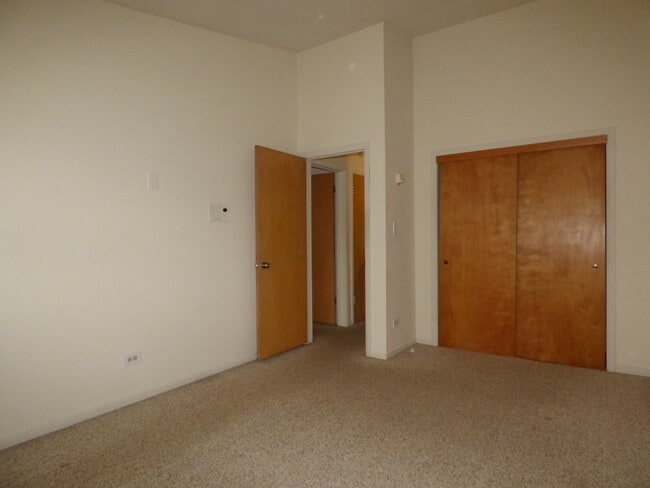 Master Bedroom - 52 N Dee Rd