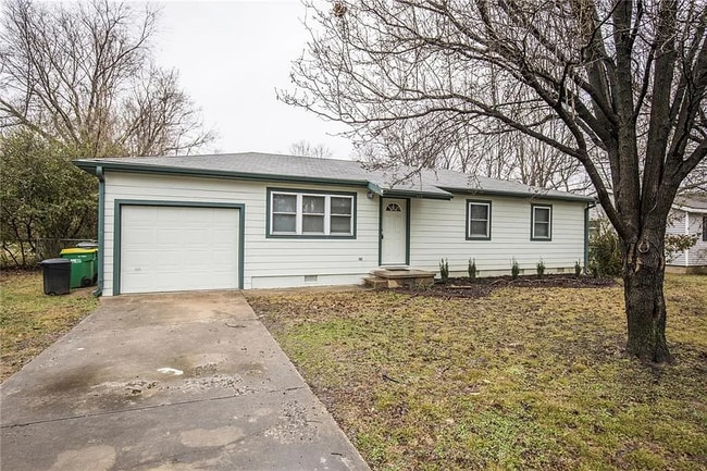 Building Photo - 2106 Dogwood Pl