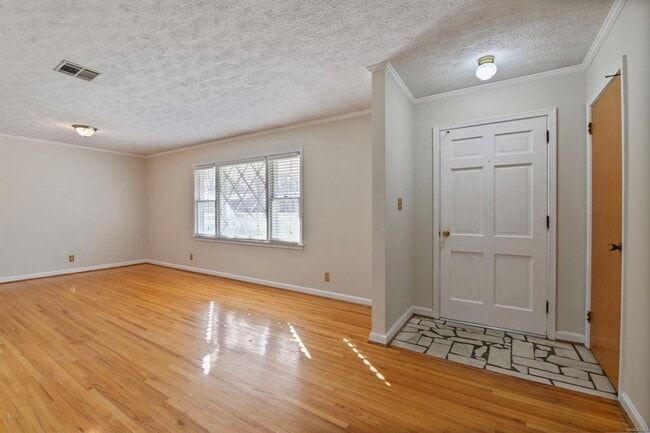 Building Photo - 839 Greg Dr