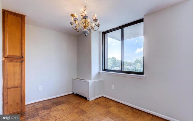 Foto del edificio - 4401 Cherry Hill Rd