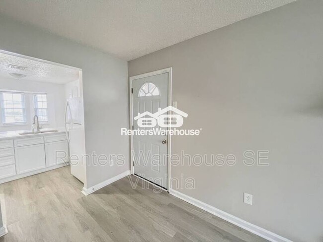 Building Photo - 3704A Towne Point Rd