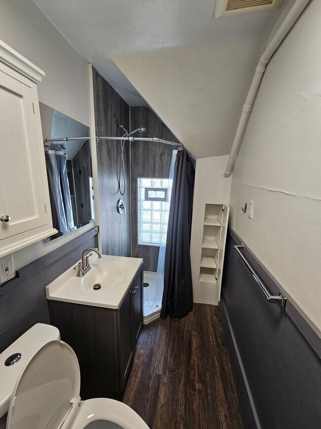 Foto del edificio - 230 S 61st St