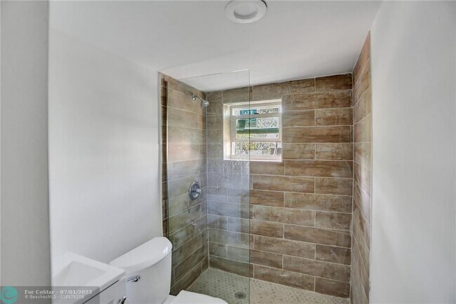 Foto del edificio - 151 NE 77th St