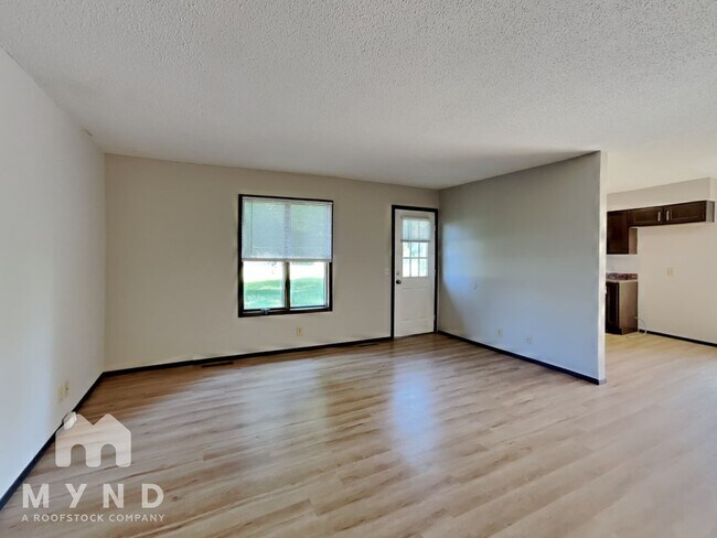 Building Photo - 1207 W McGee St.