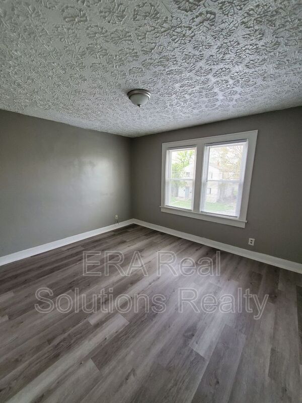 Building Photo - 256 S Princeton Ave