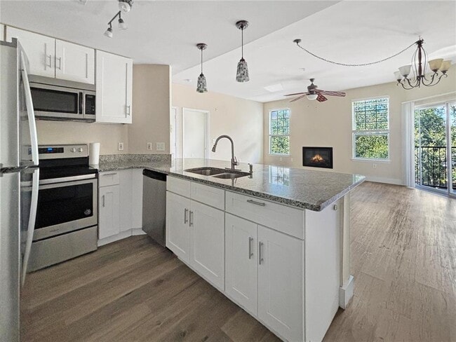 Building Photo - 2025 Erving Cir