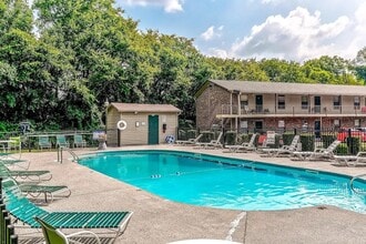 Building Photo - 801 Naylor Ave