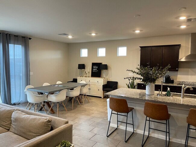 Foto del edificio - 1517 Paintbrush Way