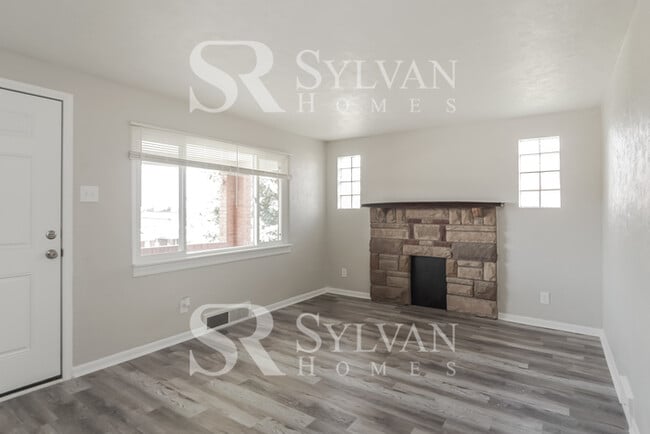 Building Photo - Carve Out a Great Life Here!